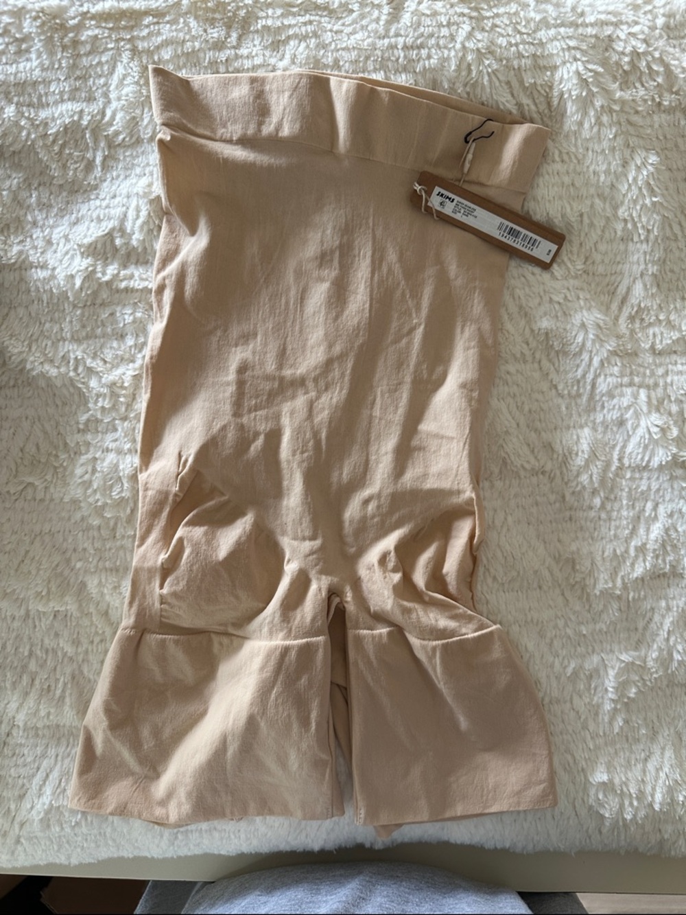SKIMS Mid-Thigh Sheer Seamless Shaper in Sand NWT